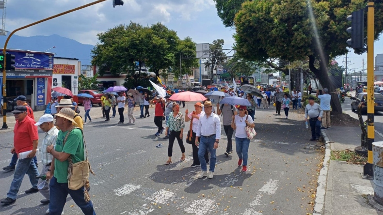 Maestros de Ibagué realizan marcha en apoyo al Gobierno Nacional Maestros de Ibagué realizan marcha en apoyo al Gobierno Nacional