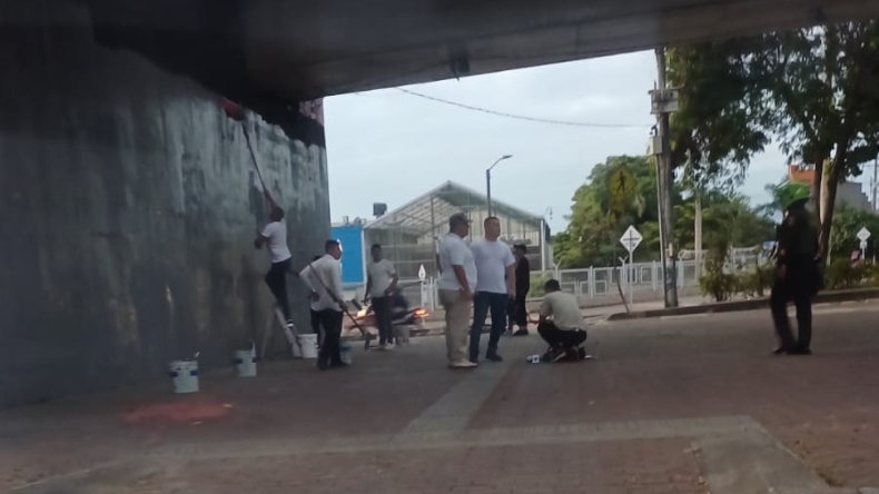 Ciudadanos de Ibagué cubrieron murales alusivos a La Escombrera de Medellín Ciudadanos de Ibagué cubrieron murales alusivos a La Escombrera de Medellín