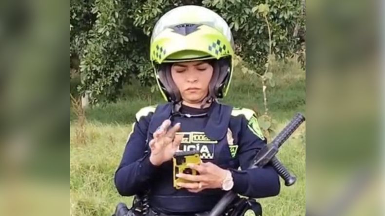 Patrullera agresora es investigada penal y disciplinariamente Patrullera agresora es investigada penal y disciplinariamente