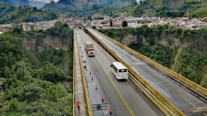 Habrá cierre total del puente que comunica a Cajamarca con Ibagué Habrá cierre total del puente que comunica a Cajamarca con Ibagué