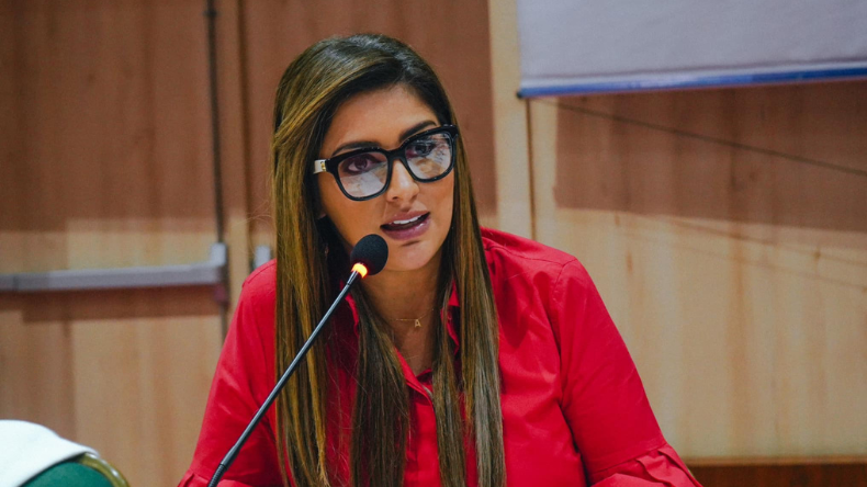 Gobernadora responde a críticas por nombramiento del general Zapateiro Gobernadora responde a críticas por nombramiento del general Zapateiro