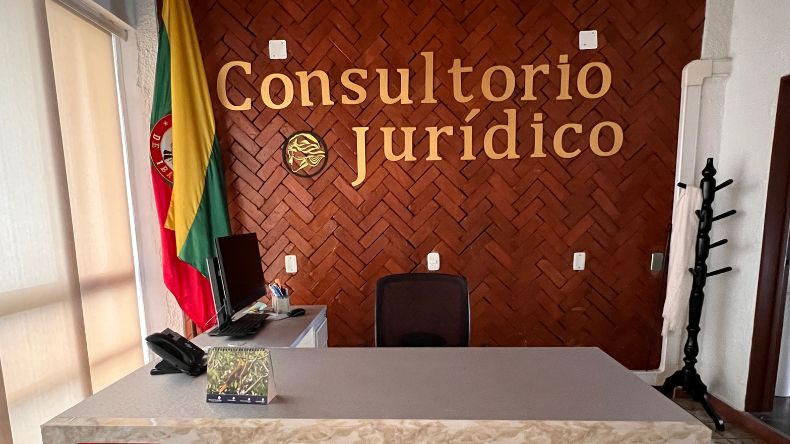 Conflicto laboral en el Consultorio Jurídico de la UT Conflicto laboral en el Consultorio Jurídico de la UT