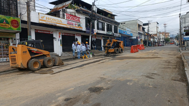 Arreglaron el hundimiento vial de la Sexta con 39, pero esta calle sigue llena de huecos Arreglaron el hundimiento vial de la Sexta con 39, pero esta calle sigue llena de huecos