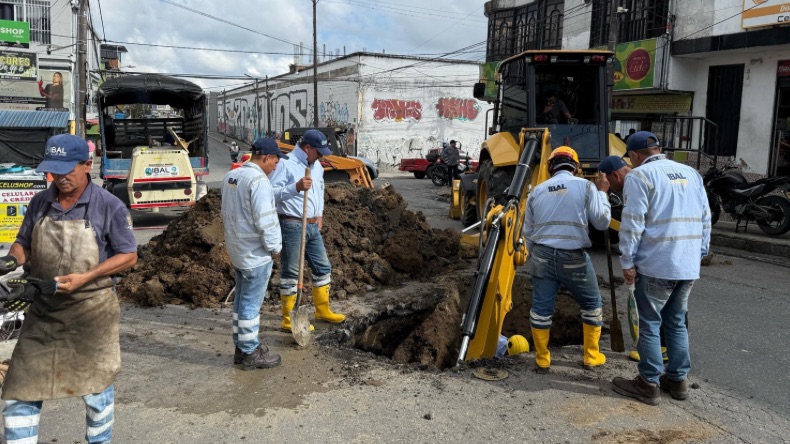 Hundimiento en la calle 39 con carrera Sexta afecta la movilidad en Ibagué Hundimiento en la calle 39 con carrera Sexta afecta la movilidad en Ibagué