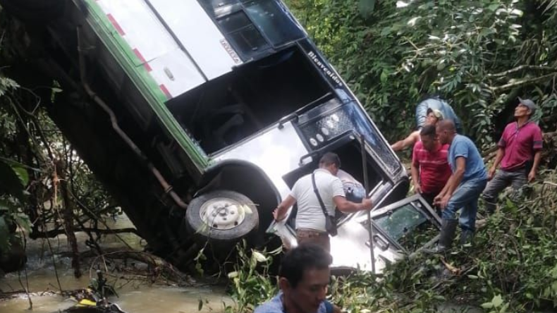 Aparatoso accidente en El Totumo deja un fallecido Aparatoso accidente en El Totumo deja un fallecido