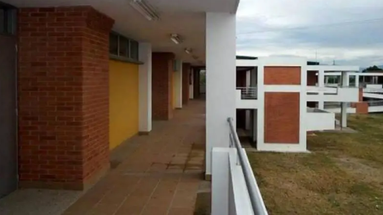 Niño de 14 años muere tras desmayarse en colegio de Saldaña