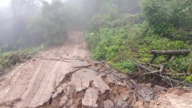 Vía entre Dolores y Prado colapsó por fuertes lluvias Vía entre Dolores y Prado colapsó por fuertes lluvias