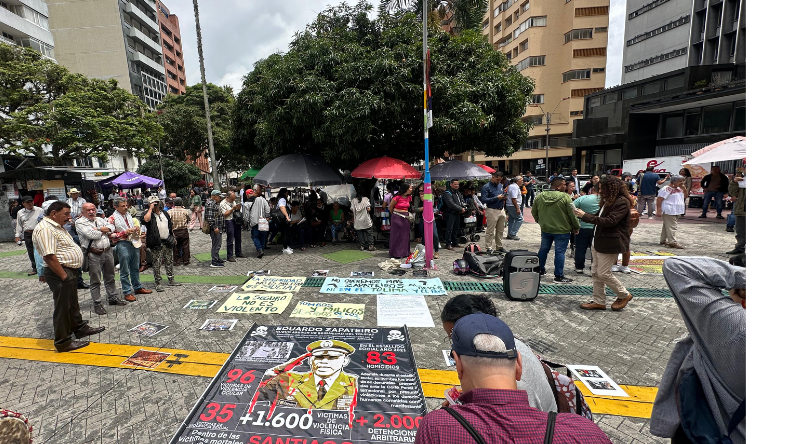 Realizaron plantón en Ibagué por nombramiento del general Zapateiro en la Gobernación Realizaron plantón en Ibagué por nombramiento del general Zapateiro en la Gobernación