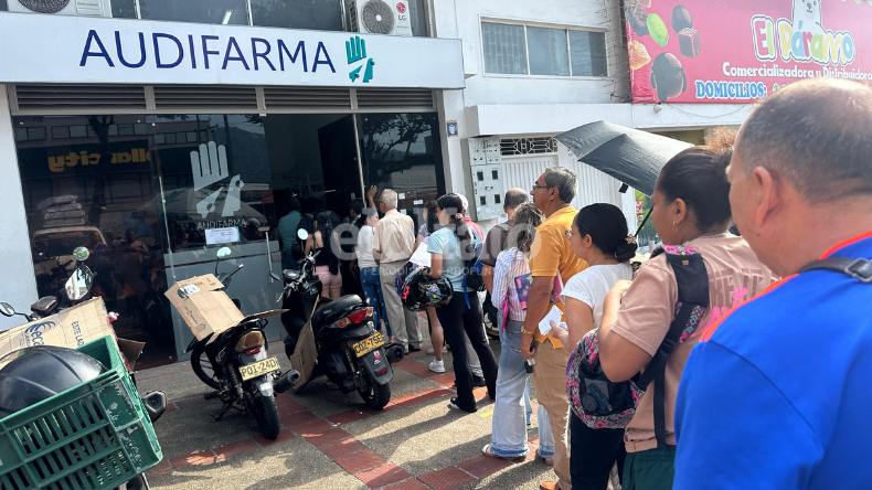Denuncian desabastecimiento de medicamentos y largas filas en Audifarma