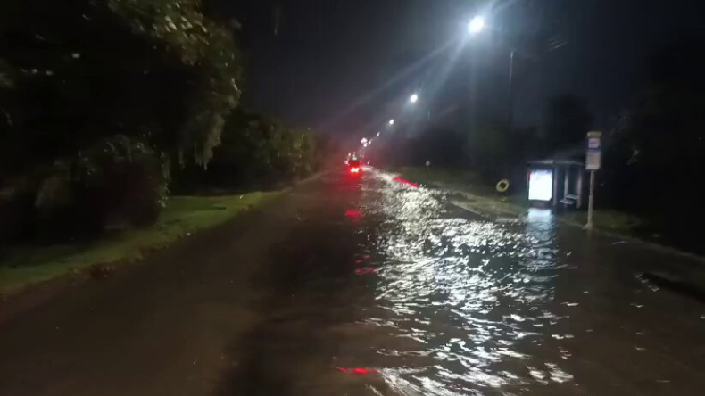 Lluvias causan emergencias y cierres viales en Bogotá Lluvias causan emergencias y cierres viales en Bogotá
