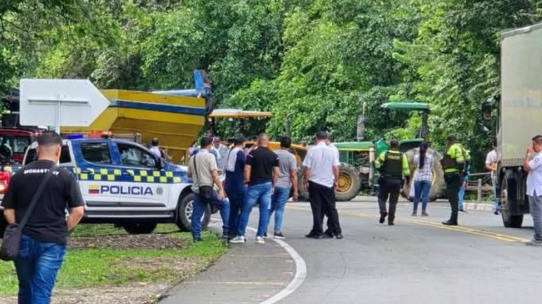 Apertura temporal en el cruce de Armero hacia el norte del Tolima Apertura temporal en el cruce de Armero hacia el norte del Tolima