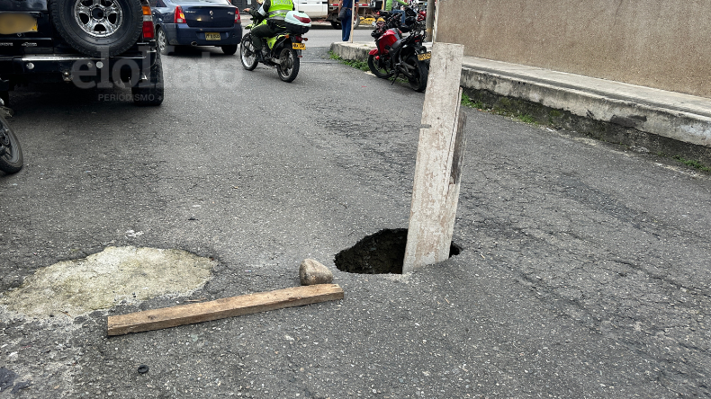 Denuncian peligroso hueco en el barrio Belalcázar de Ibagué Denuncian peligroso hueco en el barrio Belalcázar de Ibagué