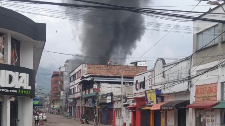 Incendio consume fábrica de almohadas en el centro de Ibagué Incendio consume fábrica de almohadas en el centro de Ibagué