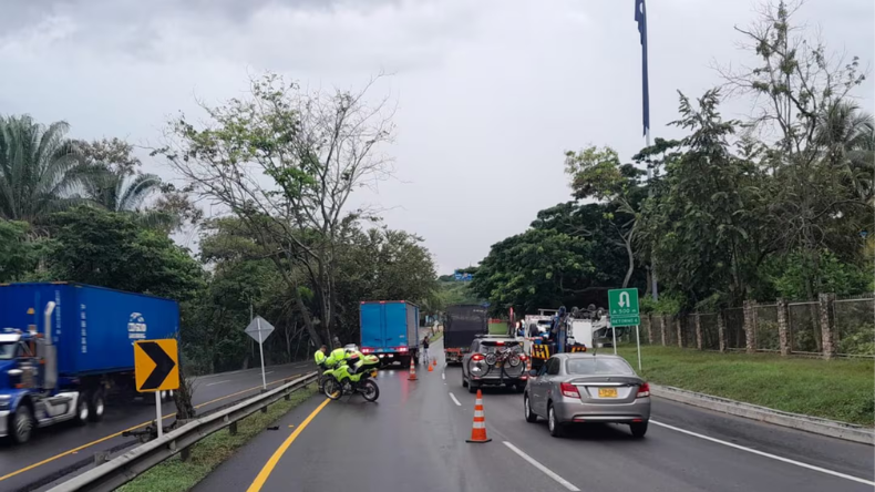 Tenga paciencia: hay tráfico lento en algunos tramos de la vía Bogotá – Girardot Tenga paciencia: hay tráfico lento en algunos tramos de la vía Bogotá – Girardot