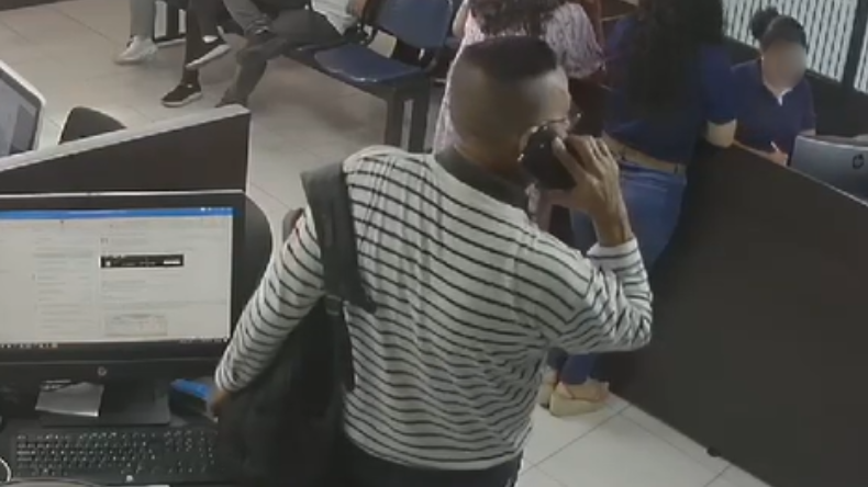 Hombre robó un celular en la Notaría Tercera de Ibagué Hombre robó un celular en la Notaría Tercera de Ibagué