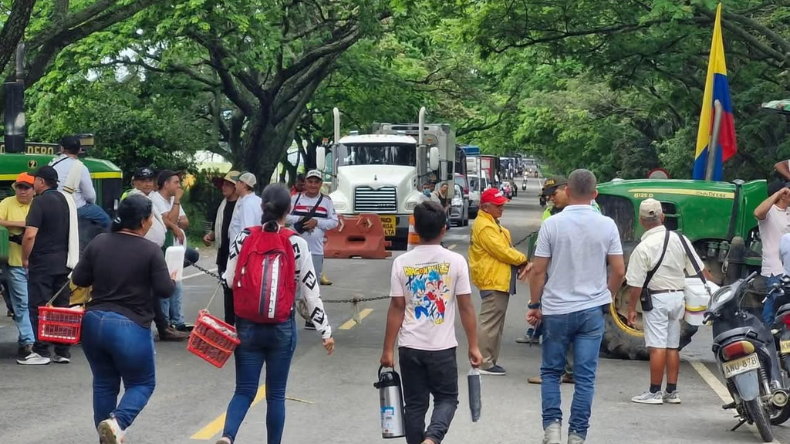Cuarto día de paro arrocero: persisten bloqueos en el Tolima