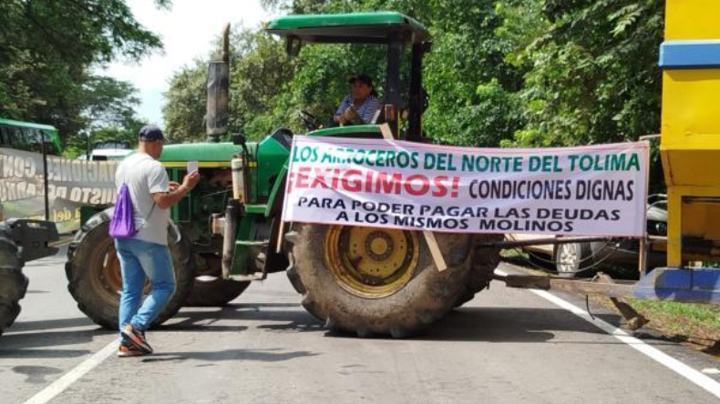 Protesta del gremio arrocero genera cierre total en la vía Cambao – Manizales Protesta del gremio arrocero genera cierre total en la vía Cambao – Manizales