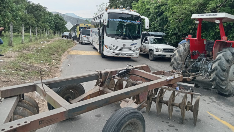 Se intensifican los cierres viales en el Tolima por el paro arrocero Se intensifican los cierres viales en el Tolima por el paro arrocero