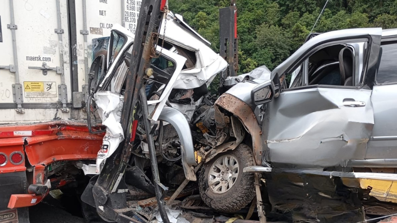 Grave accidente de tránsito en la vía Calarcá-Ibagué deja dos personas muertas Grave accidente de tránsito en la vía Calarcá-Ibagué deja dos personas muertas