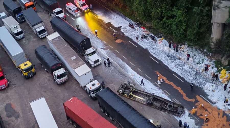 Se conocen imágenes de la tragedia ocurrida en la vía Calarcá–Cajamarca Se conocen imágenes de la tragedia ocurrida en la vía Calarcá–Cajamarca