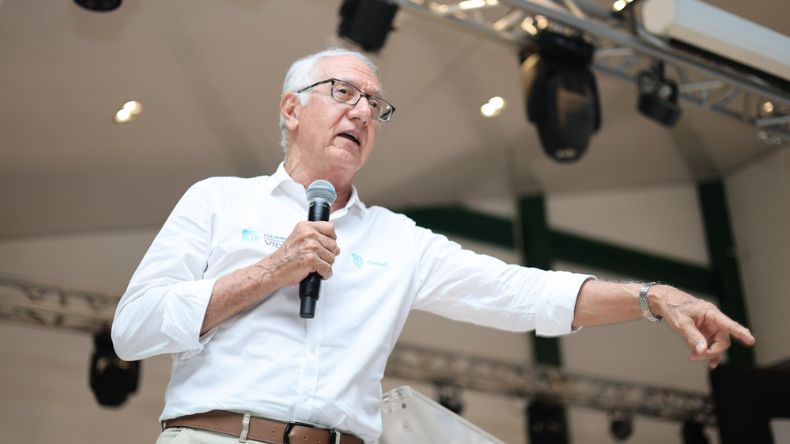 Jaramillo volvió a los madrazos: insultó a una funcionaria en hospital del Meta Jaramillo volvió a los madrazos: insultó a una funcionaria en hospital del Meta
