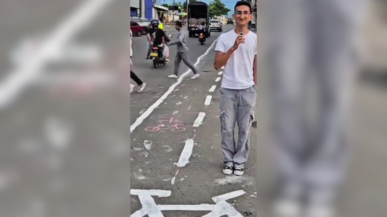Con un bicicarril hecho a mano, estudiante denunció la falta de rutas para ciclistas en Ibagué Con un bicicarril hecho a mano, estudiante denunció la falta de rutas para ciclistas en Ibagué