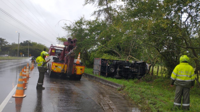 Accidente de camión genera paso a un solo carril en la vía entre Mirolindo y Buenos Aires Accidente de camión genera paso a un solo carril en la vía entre Mirolindo y Buenos Aires
