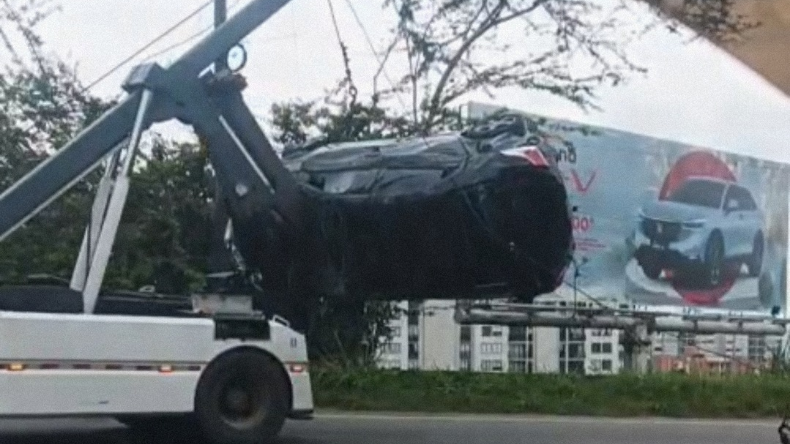 Vehículo cayó al vacío en la avenida Mirolindo Vehículo cayó al vacío en la avenida Mirolindo