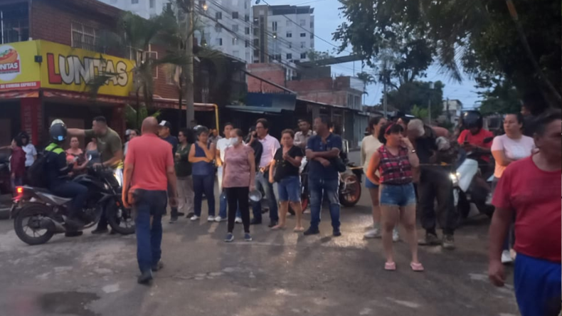 Habitantes de Montecarlo bloquean vías por falta de agua Habitantes de Montecarlo bloquean vías por falta de agua