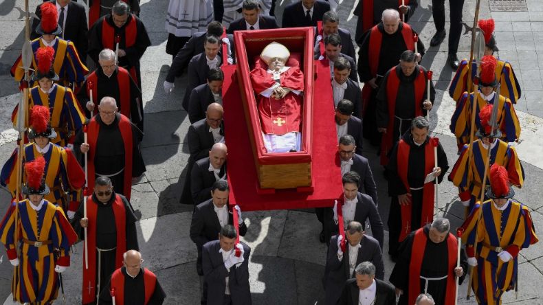 El papa Francisco ya reposa en la Basílica de San Pedro El papa Francisco ya reposa en la Basílica de San Pedro