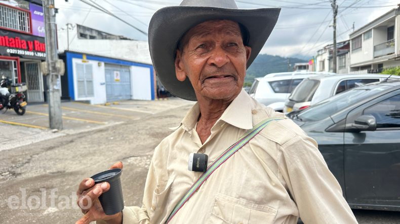 Arzaín: el hombre de 86 años que trabaja como cuidador de carros en Ibagué Arzaín: el hombre de 86 años que trabaja como cuidador de carros en Ibagué