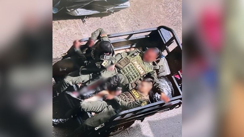 Tres policías heridos y dos atacantes abatidos en Antioquia Tres policías heridos y dos atacantes abatidos en Antioquia