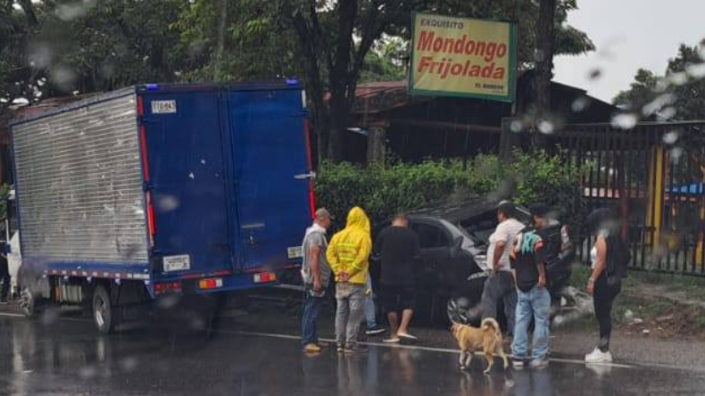 Un fuerte accidente de tránsito se registró en la variante de Ibagué Un fuerte accidente de tránsito se registró en la variante de Ibagué