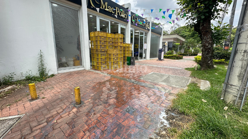 Denuncian contaminación por parte de Mac Pollo en centro comercial de Ibagué Denuncian contaminación por parte de Mac Pollo en centro comercial de Ibagué