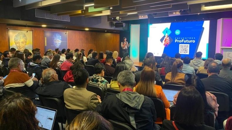 Docentes podrán acceder a 10 cursos gratuitos sobre Inteligencia Artificial Docentes podrán acceder a 10 cursos gratuitos sobre Inteligencia Artificial
