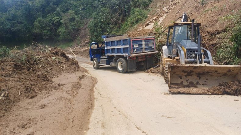 Habilitan paso a un carril en en la vía Fresno – Manizales Habilitan paso a un carril en en la vía Fresno – Manizales