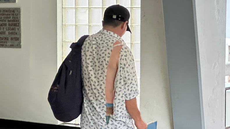 Líder comunal fue sacado por la Policía tras irrumpir en sesión del Concejo de Ibagué