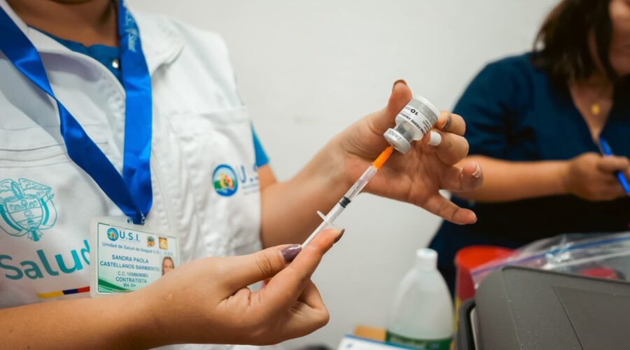 Ibagué suspende clases este lunes para vacunar contra la fiebre amarilla a estudiantes y docentes Ibagué suspende clases este lunes para vacunar contra la fiebre amarilla a estudiantes y docentes