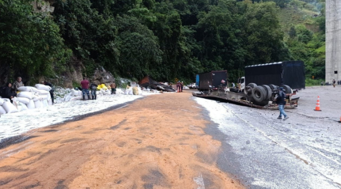 Habilitan paso a un carril en la vía Cajamarca – Calarcá
