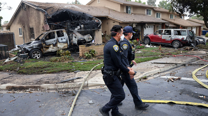Avioneta se estrelló en barrio residencial de San Diego: reportan varias personas muertas Avioneta se estrelló en barrio residencial de San Diego: reportan varias personas muertas