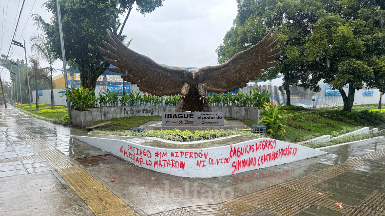 Vandalizaron monumento de las piscinas de la calle 42 en Ibagué Vandalizaron monumento de las piscinas de la calle 42 en Ibagué