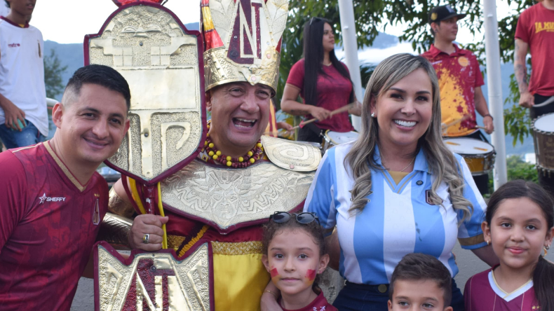 Johana Aranda reapareció después varios días en la celebración del Día del Hincha Tolimense