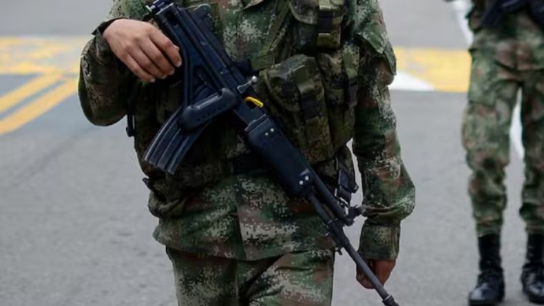 Cárcel para soldado que asesinó a puñal a su compañero Cárcel para soldado que asesinó a puñal a su compañero