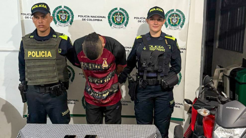 Le robó el celular a una mujer en Ibagué y se estrelló mientras intentaba huir Le robó el celular a una mujer en Ibagué y se estrelló mientras intentaba huir