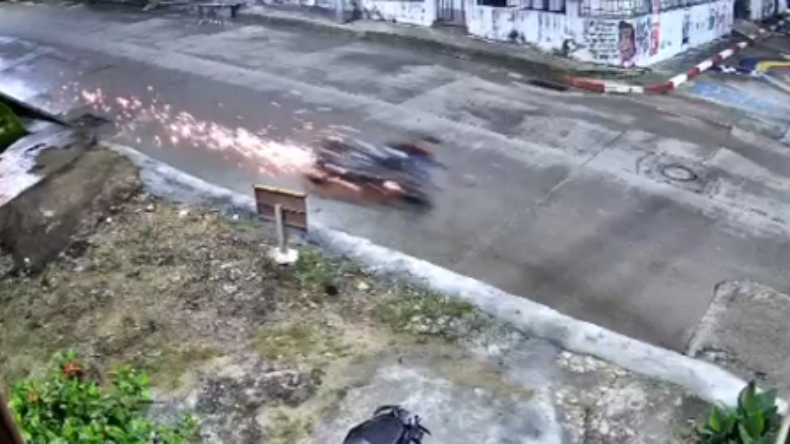 Motociclistas presuntamente ebrios y sin casco realizan ‘piques’ en barrio de Ibagué Motociclistas presuntamente ebrios y sin casco realizan ‘piques’ en barrio de Ibagué