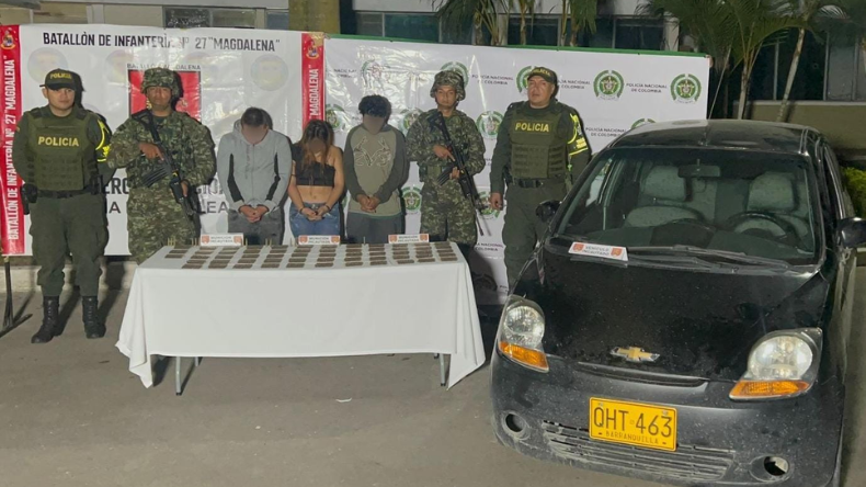 Tres capturados por llevar material de guerra encaletado en un vehículo Tres capturados por llevar material de guerra encaletado en un vehículo