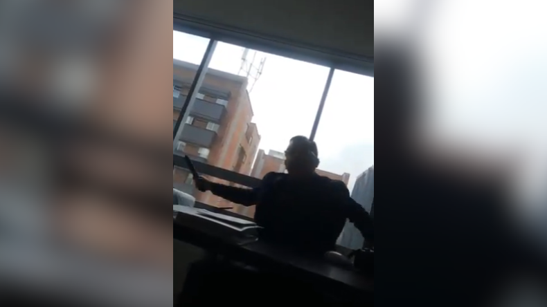 Un cirujano amenazó con un cuchillo a sus pacientes en Medellín Un cirujano amenazó con un cuchillo a sus pacientes en Medellín