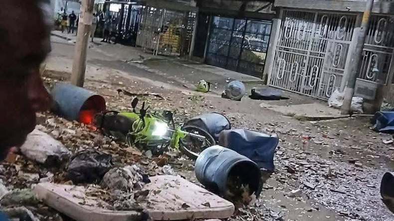 Atentado terrorista en Cali dejó a tres policías y dos menores de edad heridos Atentado terrorista en Cali dejó a tres policías y dos menores de edad heridos