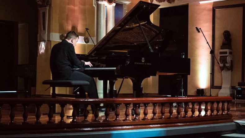 “Quiero volver a Ibagué”: pianista ruso quedó encantado con el Festival de Piano y los sabores tolimenses “Quiero volver a Ibagué”: pianista ruso quedó encantado con el Festival de Piano y los sabores tolimenses