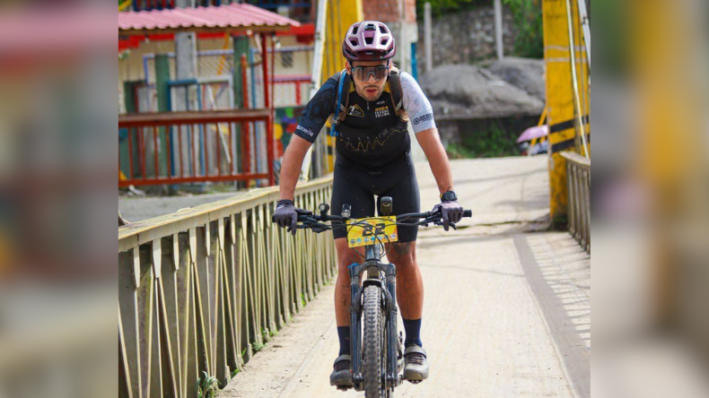 «Lo arrollaron con intención»: ciclista aficionado lucha por su vida tras violento atropello en Ibagué «Lo arrollaron con intención»: ciclista aficionado lucha por su vida tras violento atropello en Ibagué